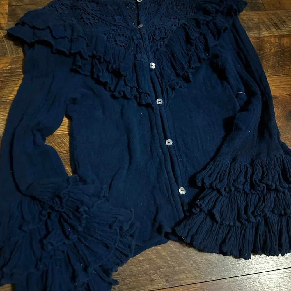 Jen’s Pirate Booty linen shirt with ruffles and ruffles. Deep blue. Size S. - Picture 4 of 14